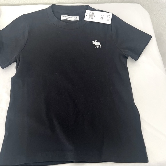 Abercrombie Kids NWT Bundle (2) Size (5-6) Boys T-Shirts Newspaper Print/Plain - Picture 5 of 6
